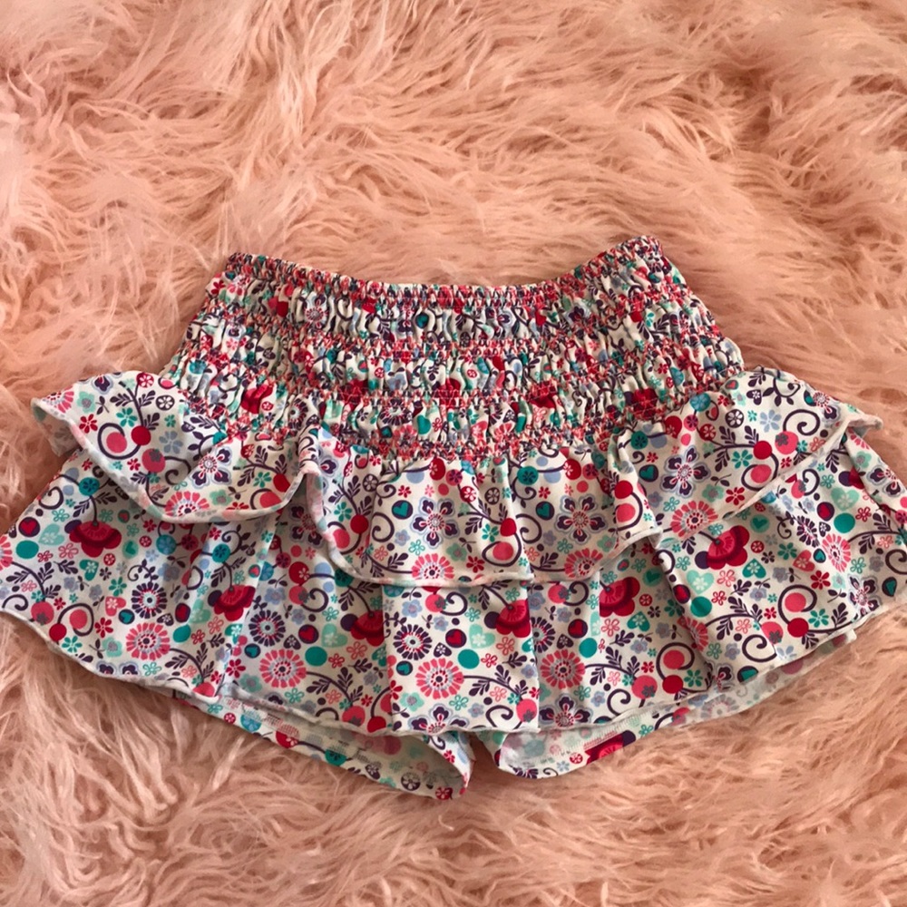 NWOT adorable girls mini ruffle skirt with elastic